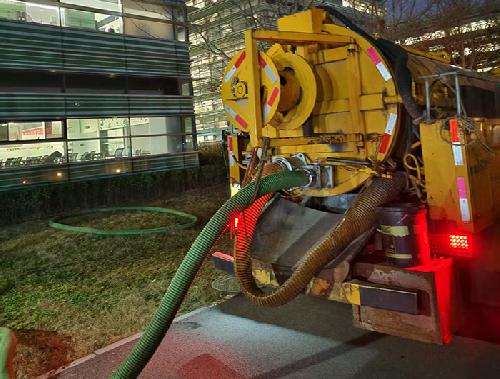 写字楼汽车吸污现场